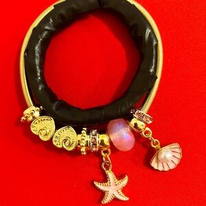 Pandora style Gold  bracelet with starfish and seashell charms 

18.5cm/7.28in